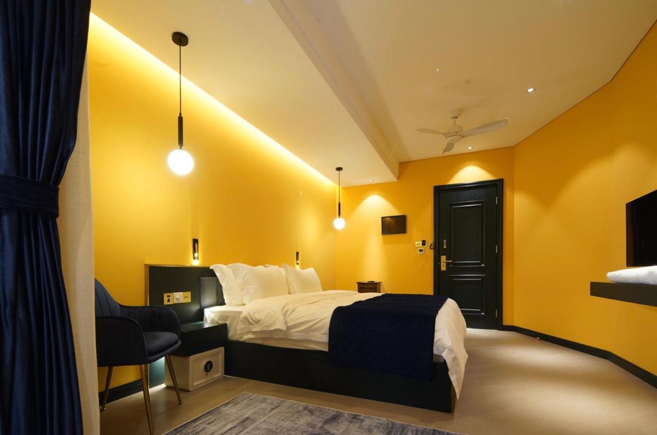 Moon And Chalice Boutique Hotel Кунмин Екстериор снимка