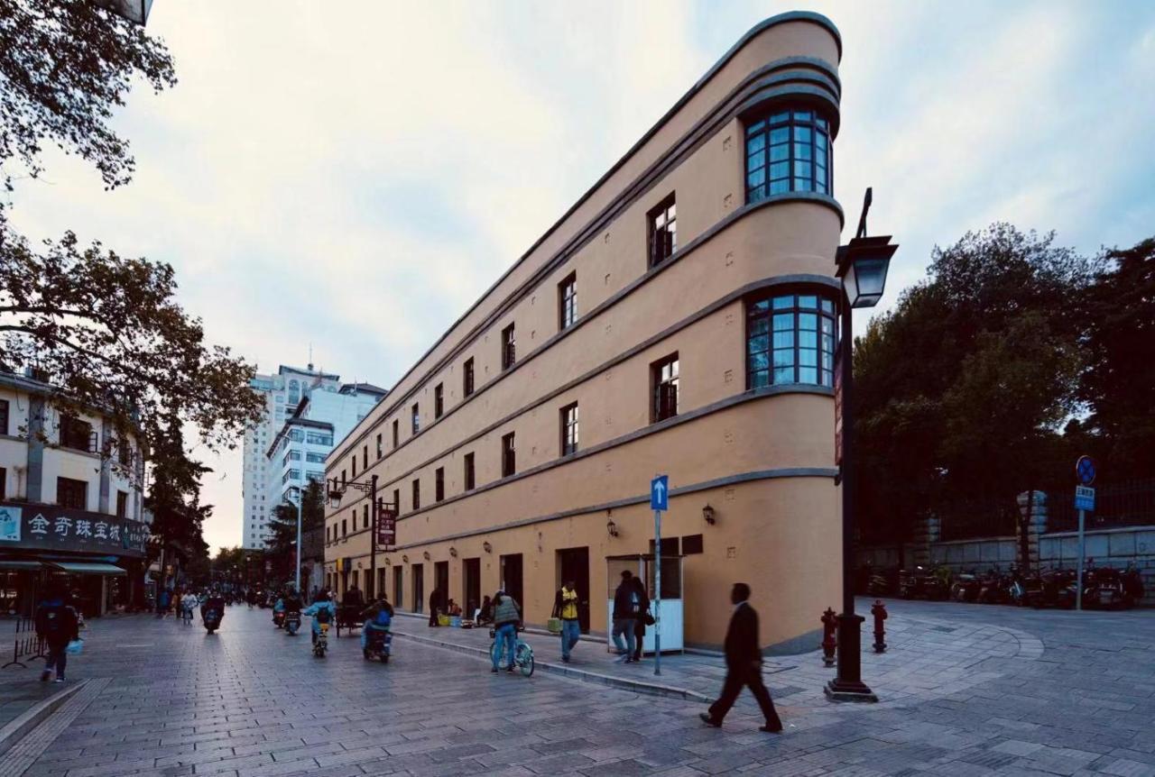 Moon And Chalice Boutique Hotel Кунмин Екстериор снимка
