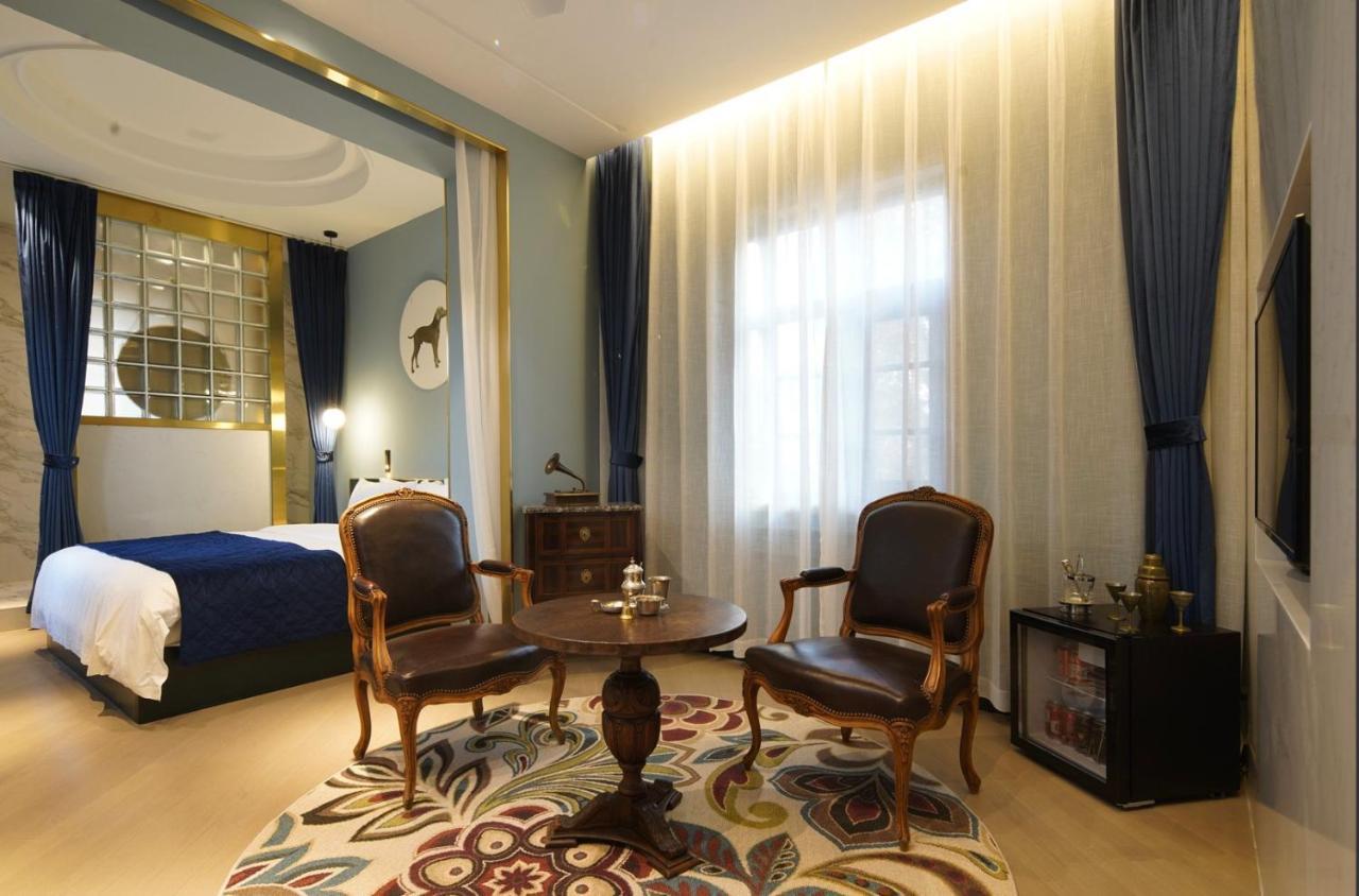 Moon And Chalice Boutique Hotel Кунмин Екстериор снимка