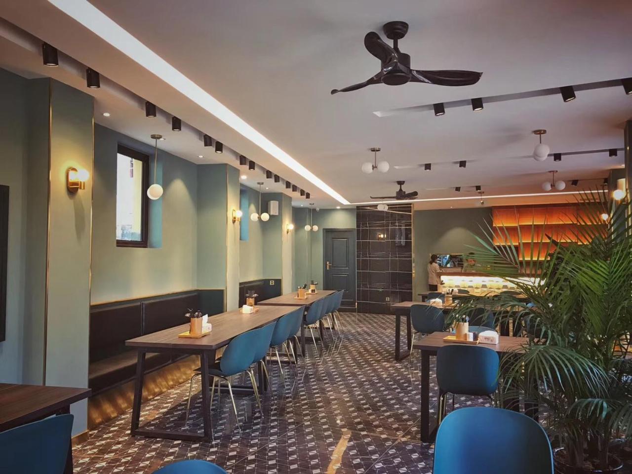 Moon And Chalice Boutique Hotel Кунмин Екстериор снимка