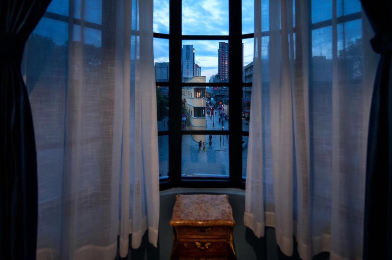 Moon And Chalice Boutique Hotel Кунмин Екстериор снимка