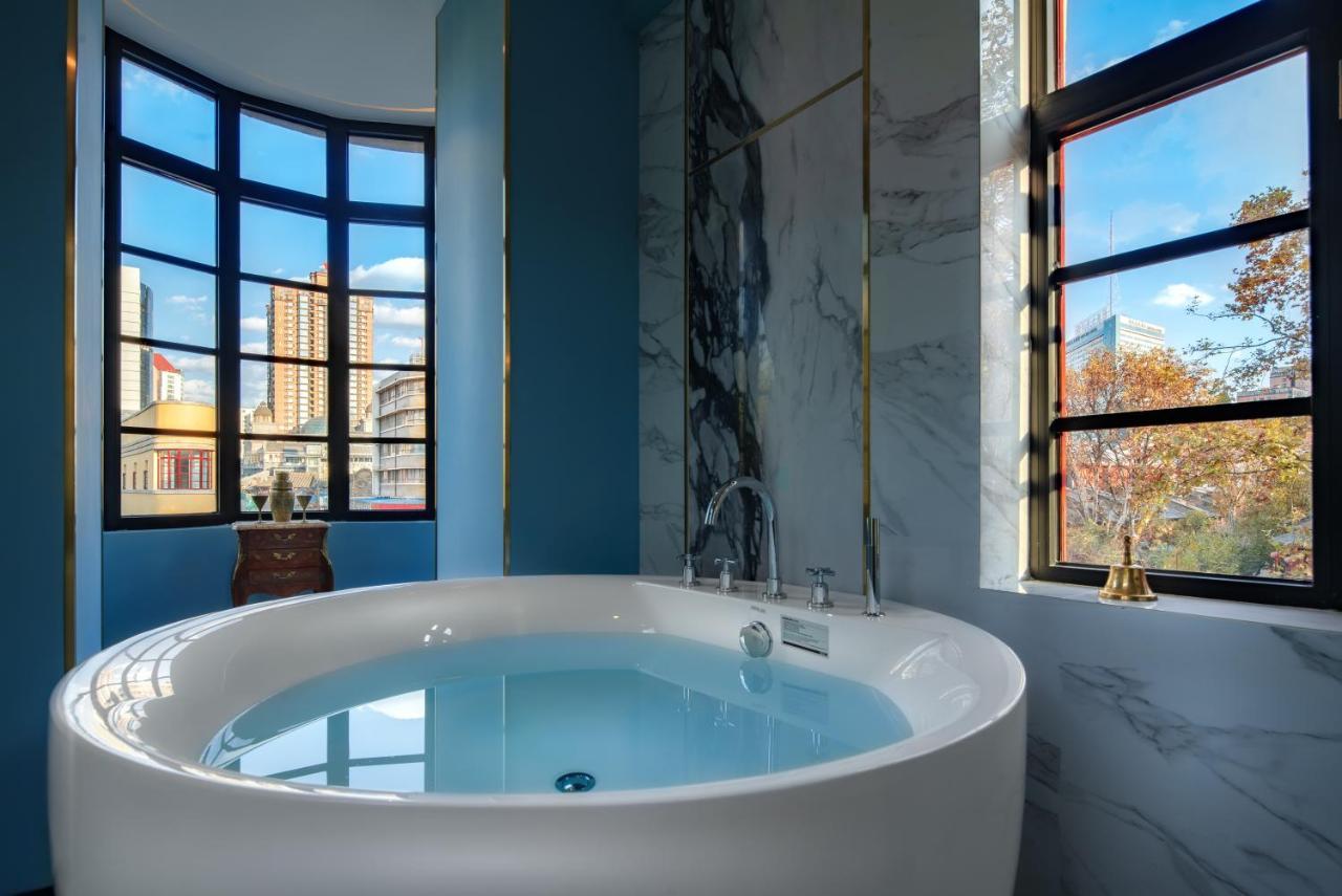 Moon And Chalice Boutique Hotel Кунмин Екстериор снимка