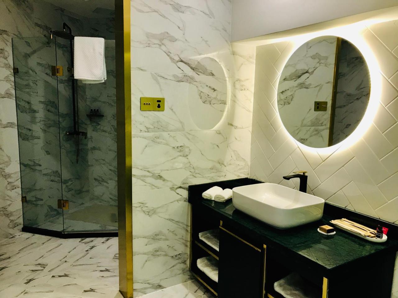 Moon And Chalice Boutique Hotel Кунмин Екстериор снимка
