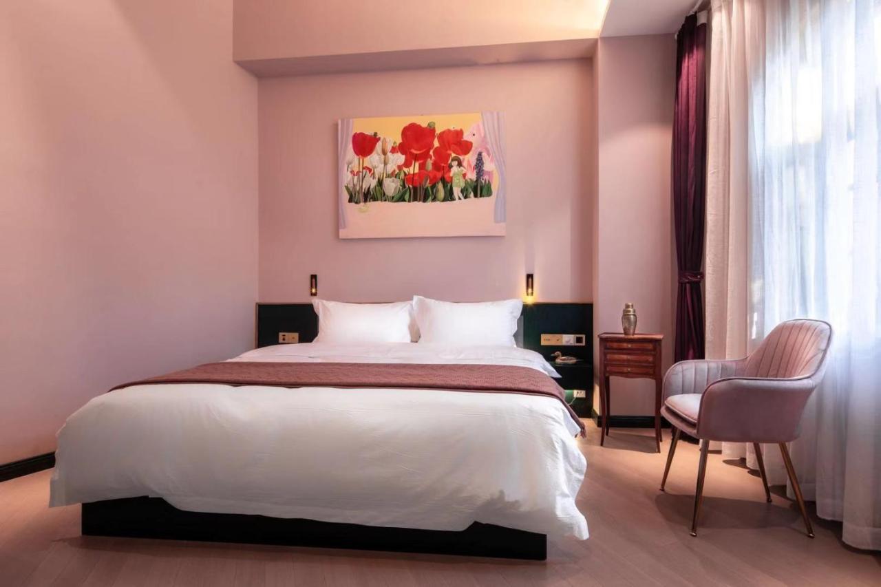 Moon And Chalice Boutique Hotel Кунмин Екстериор снимка
